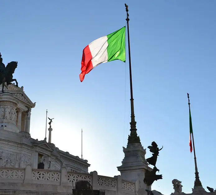 Italy market given better outlook by ratings agency